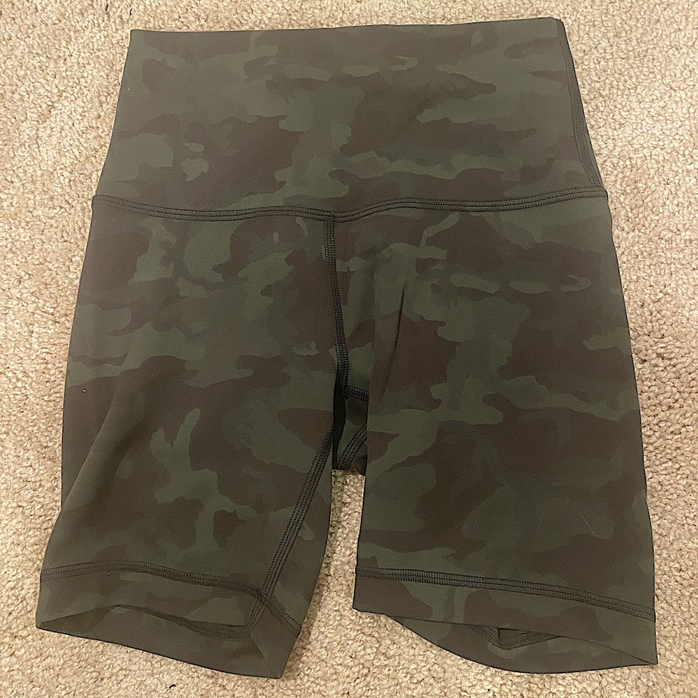 Lululemon Women’s Wunder Train High Rise Shorts Inseam 6” - Size 4